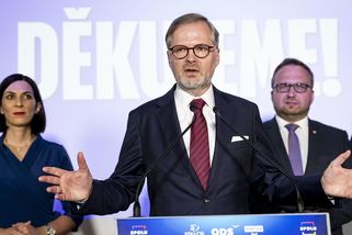 Proč vláda nešetří? Fiala nechce dopadnout jako Nečas, míní politolog - Novinky